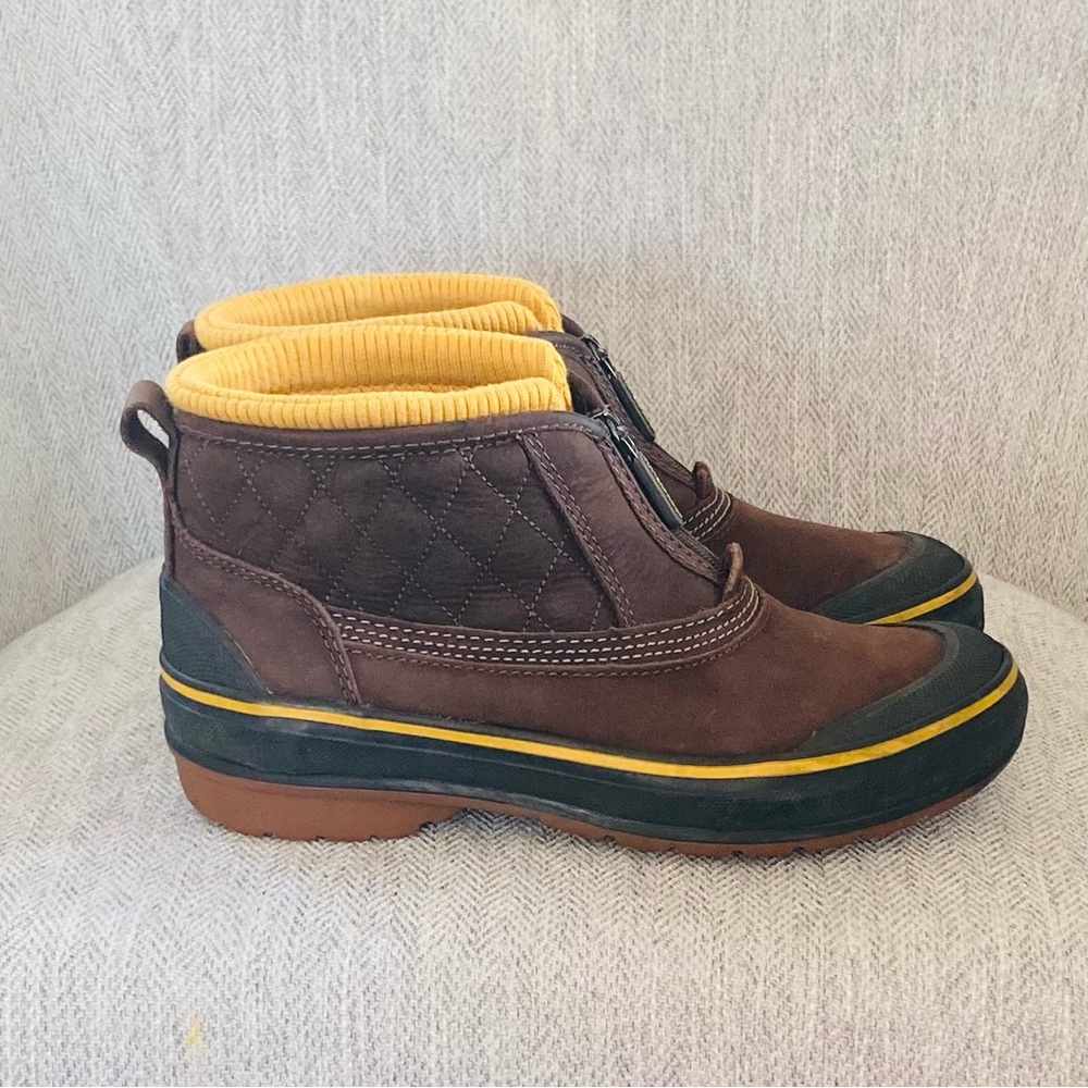 Clarks Water proof Leather Mugs Booties.
